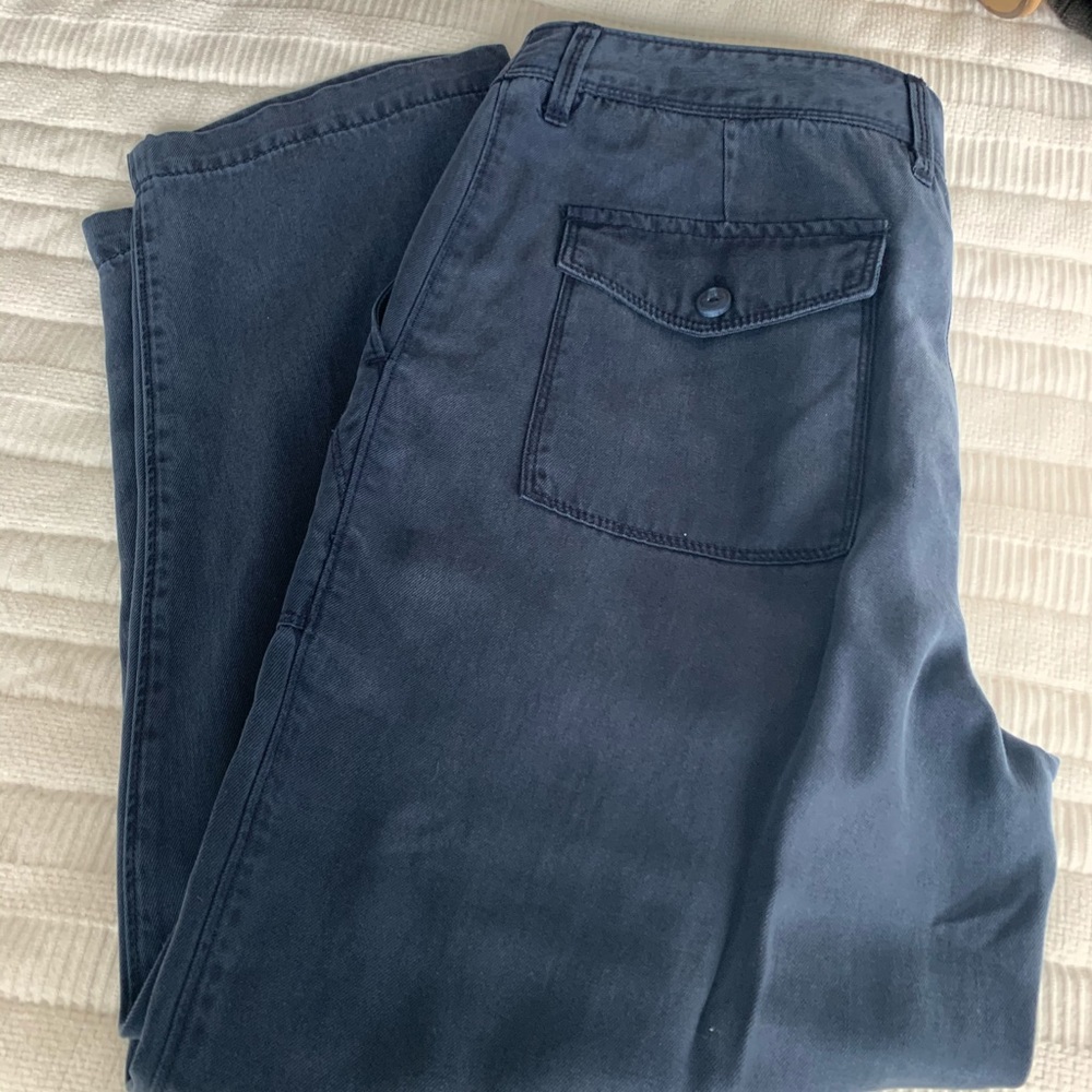 Tommy Bahama navy crop pant